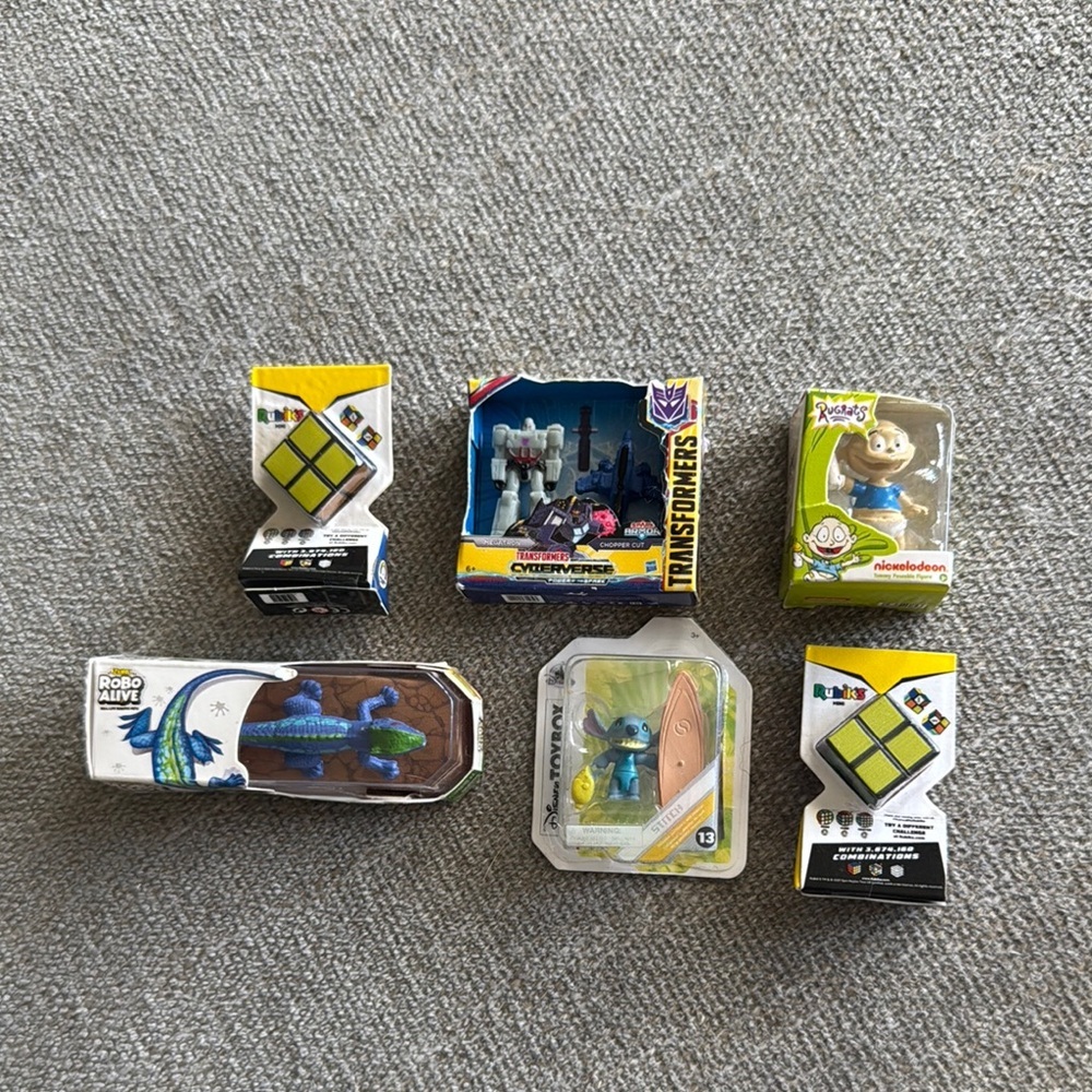 Mini Brands‎